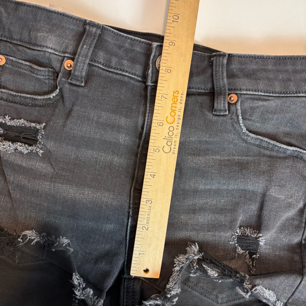 American Eagle black stretch denim distressed cutoff jean shorts size 4 - Picture 6 of 9